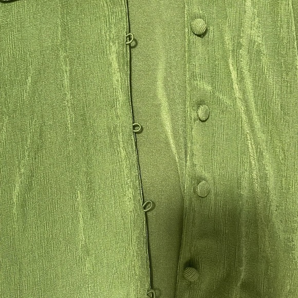 green top - Picture 2 of 3